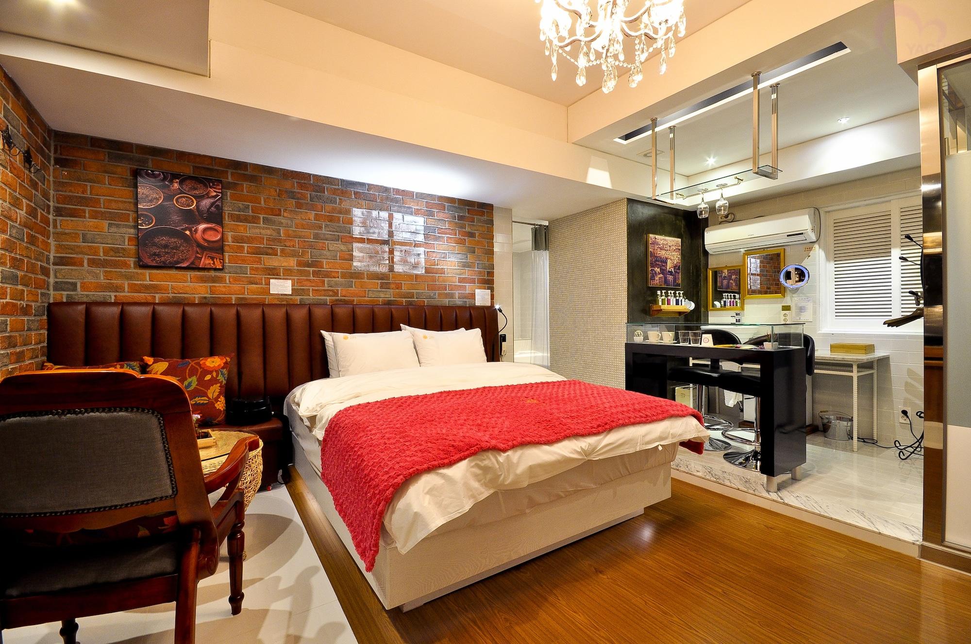 February Hotel Apsan Daegu Zewnętrze zdjęcie