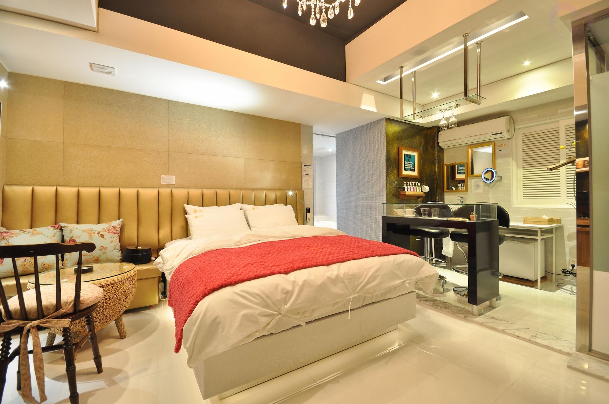 February Hotel Apsan Daegu Zewnętrze zdjęcie