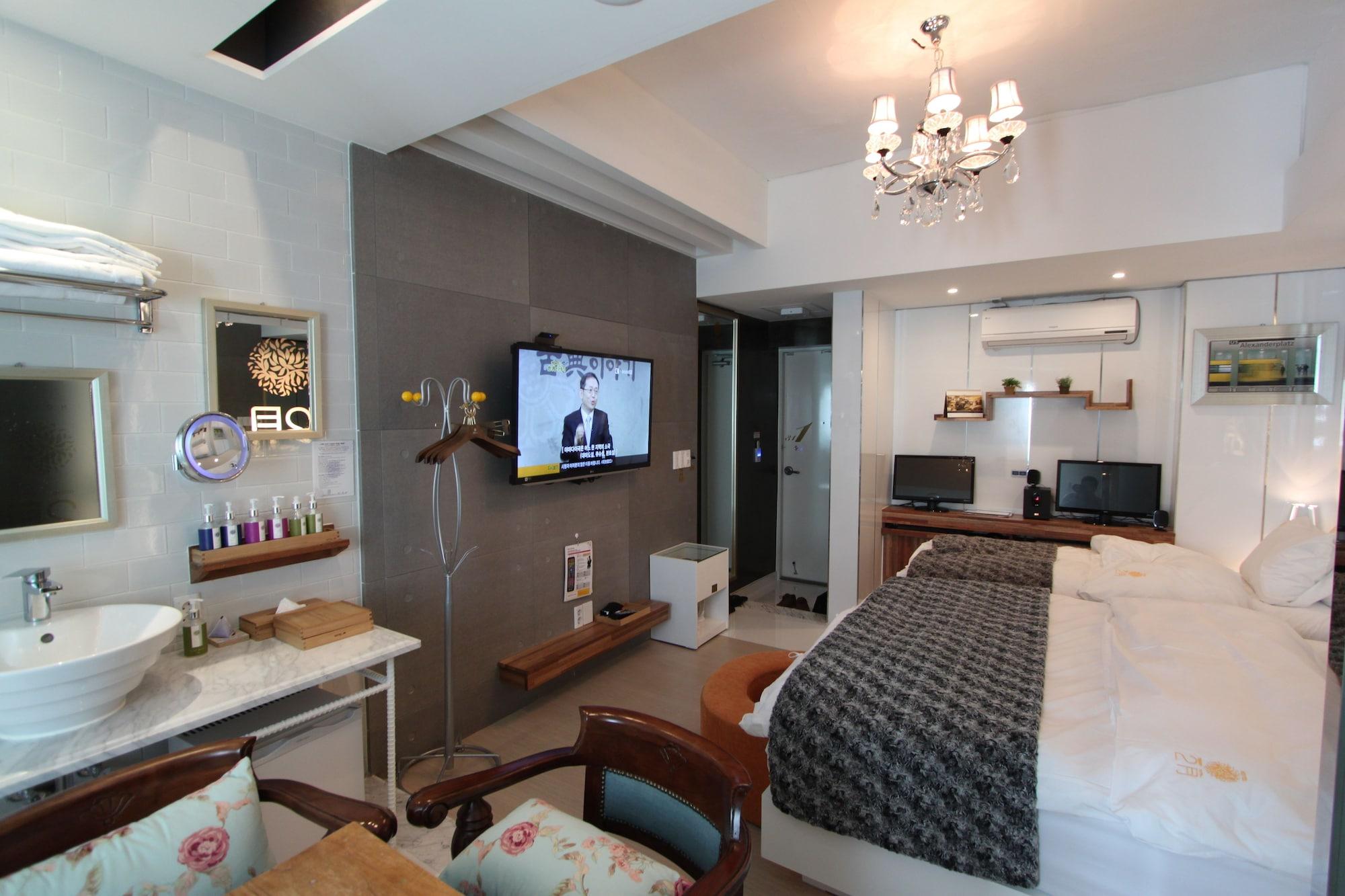 February Hotel Apsan Daegu Zewnętrze zdjęcie
