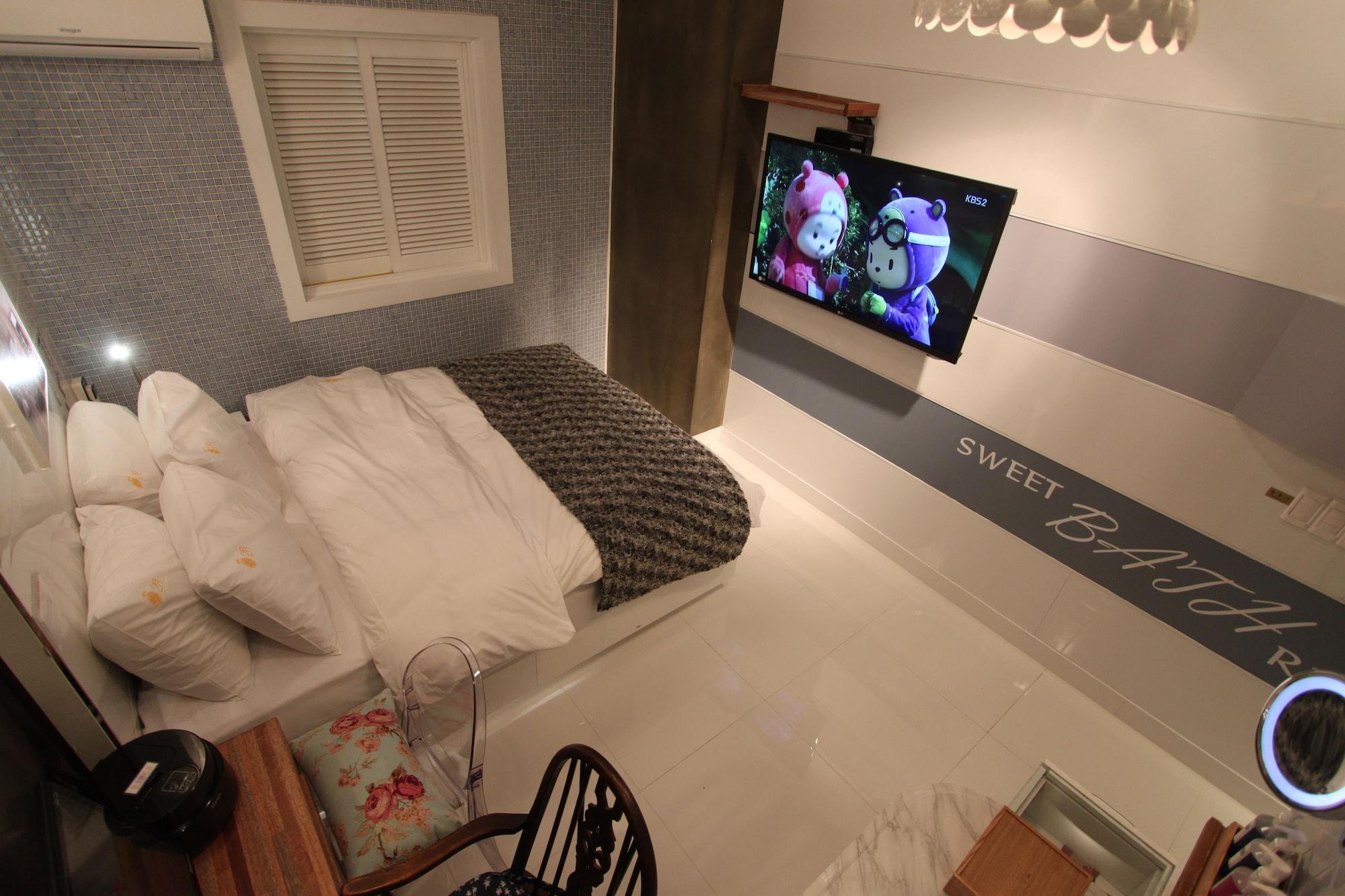 February Hotel Apsan Daegu Zewnętrze zdjęcie