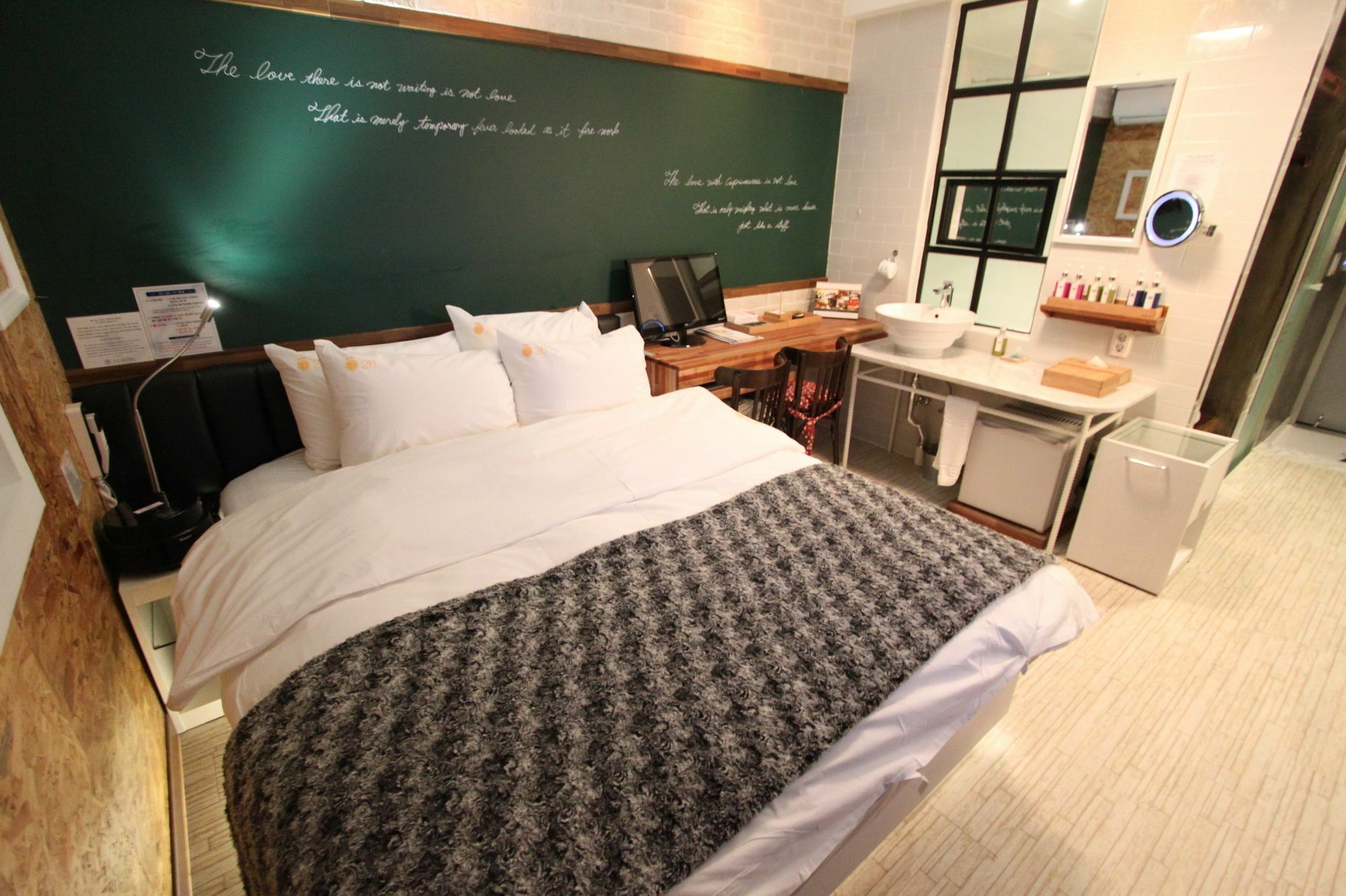 February Hotel Apsan Daegu Zewnętrze zdjęcie